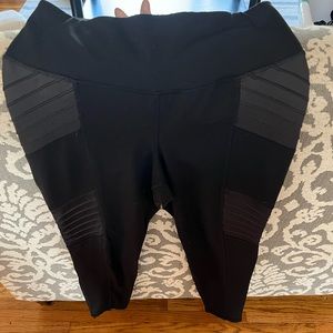 Old Navy- women’s activewear leggings, size Large